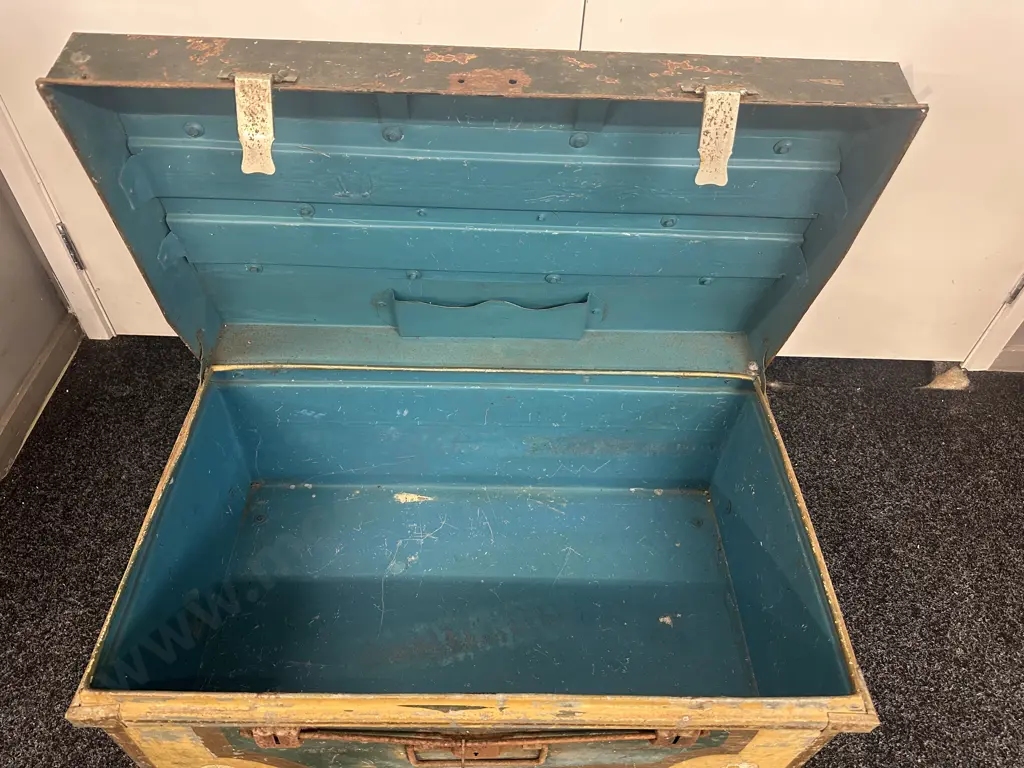 Vintage Yoon Sin Steel Trunk H35 W77 D42cm. Image 1++