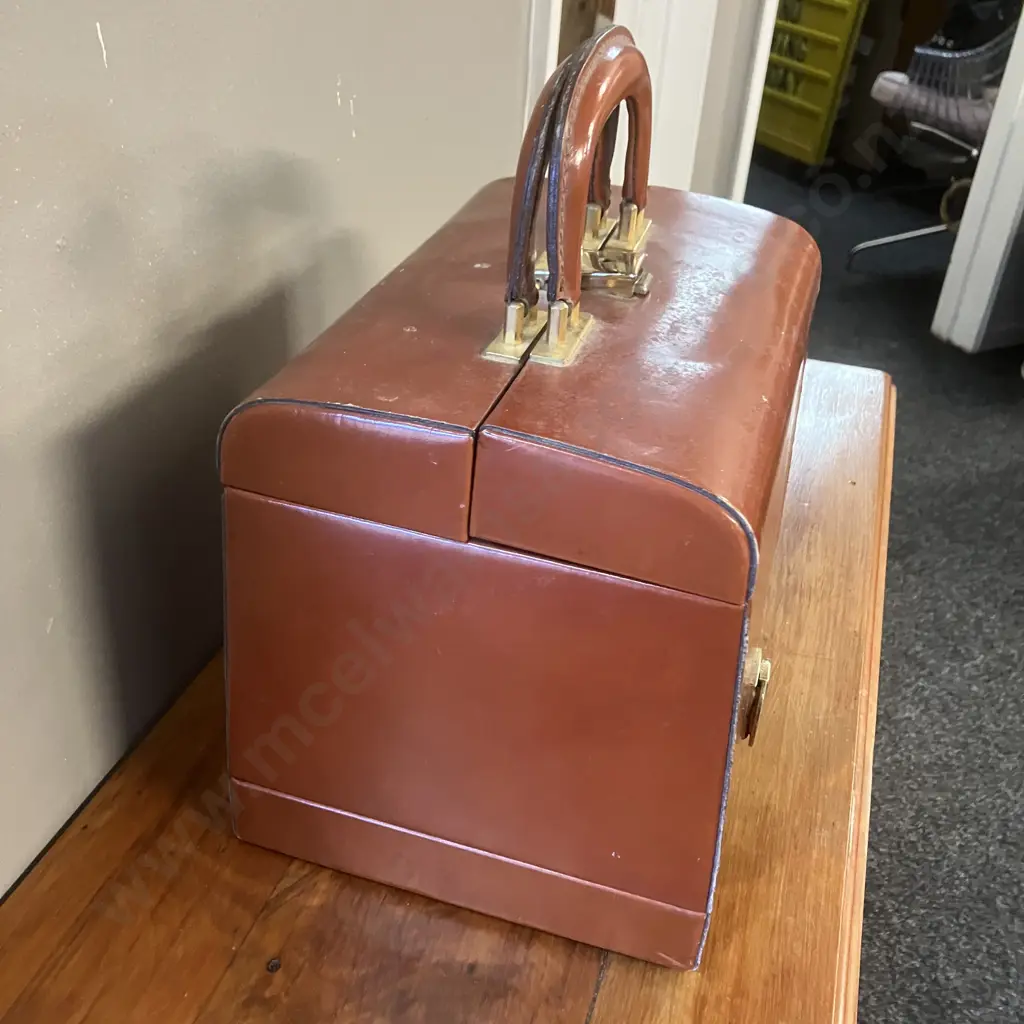 Le Tanneur Vintage French Brown Leather Vanity Case Circa 1960's. With Keys. H31 W25 D19.5cm Image 1++
