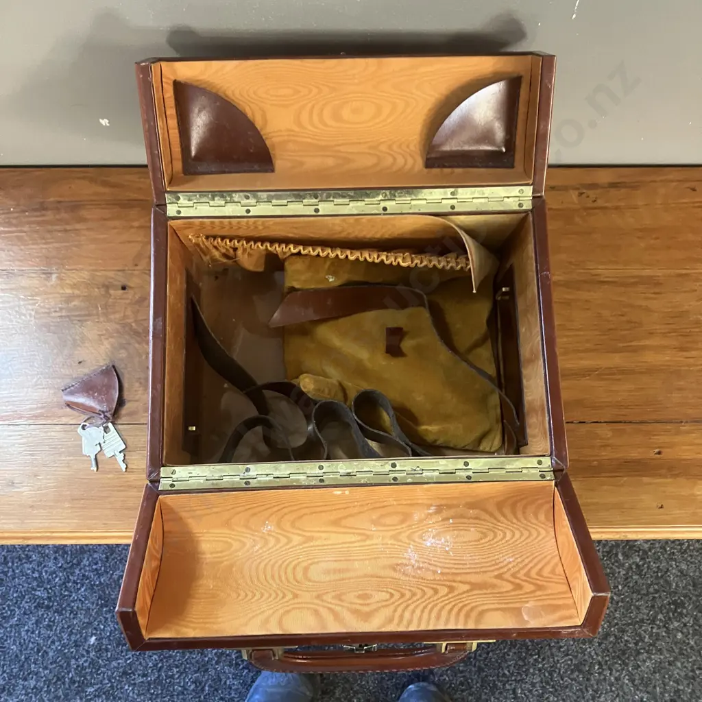 Le Tanneur Vintage French Brown Leather Vanity Case Circa 1960's. With Keys. H31 W25 D19.5cm Image 1++