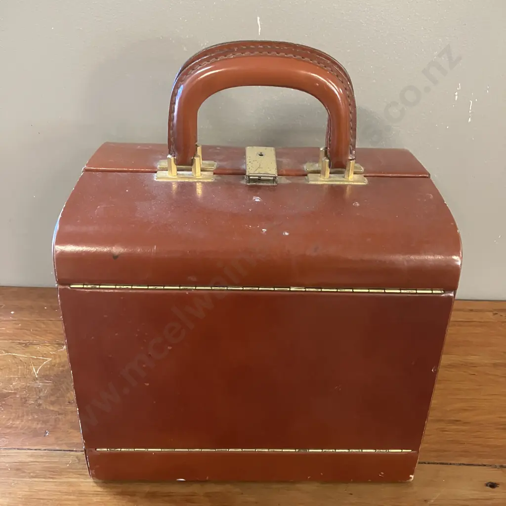 Le Tanneur Vintage French Brown Leather Vanity Case Circa 1960's. With Keys. H31 W25 D19.5cm Image 1++
