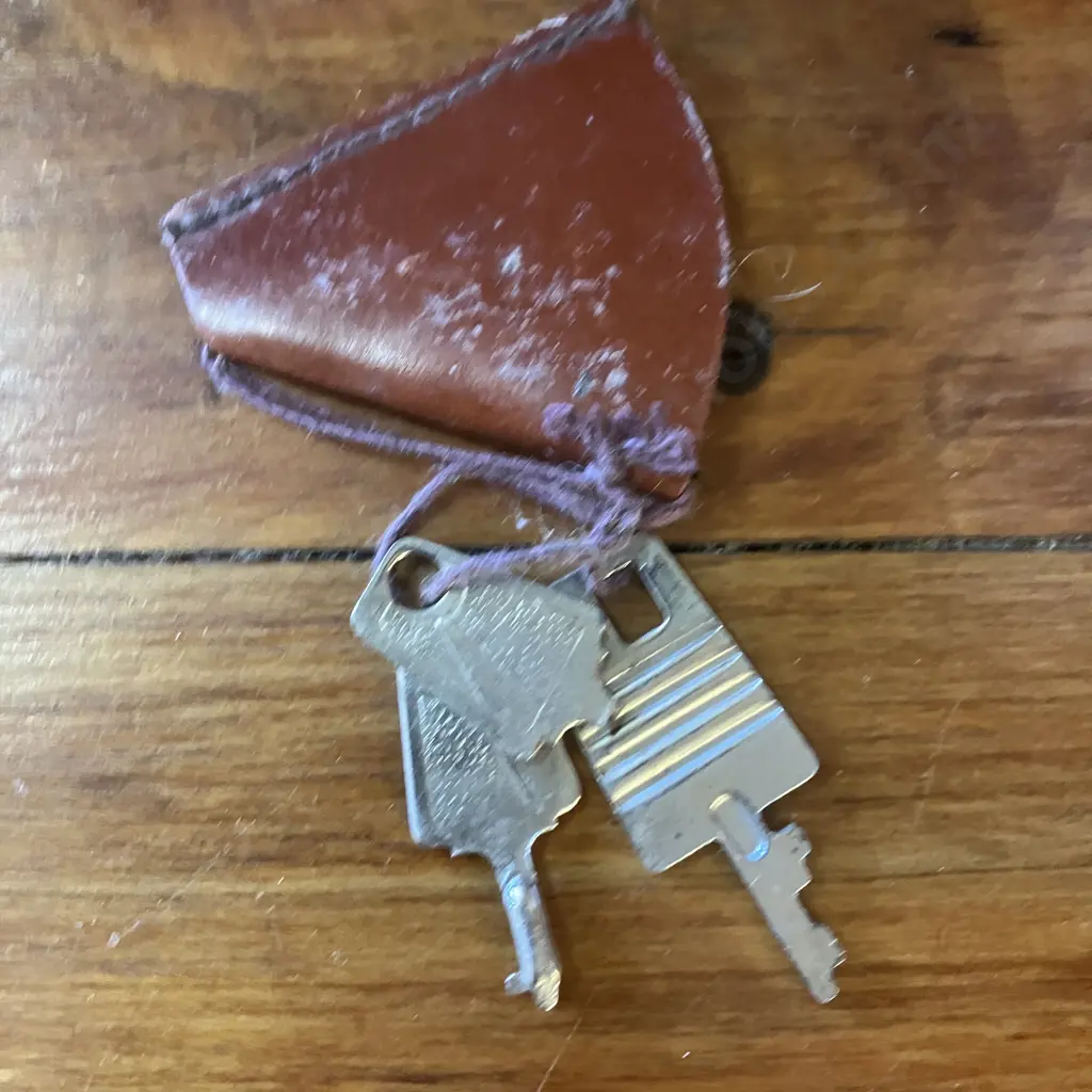 Le Tanneur Vintage French Brown Leather Vanity Case Circa 1960's. With Keys. H31 W25 D19.5cm Image 1++