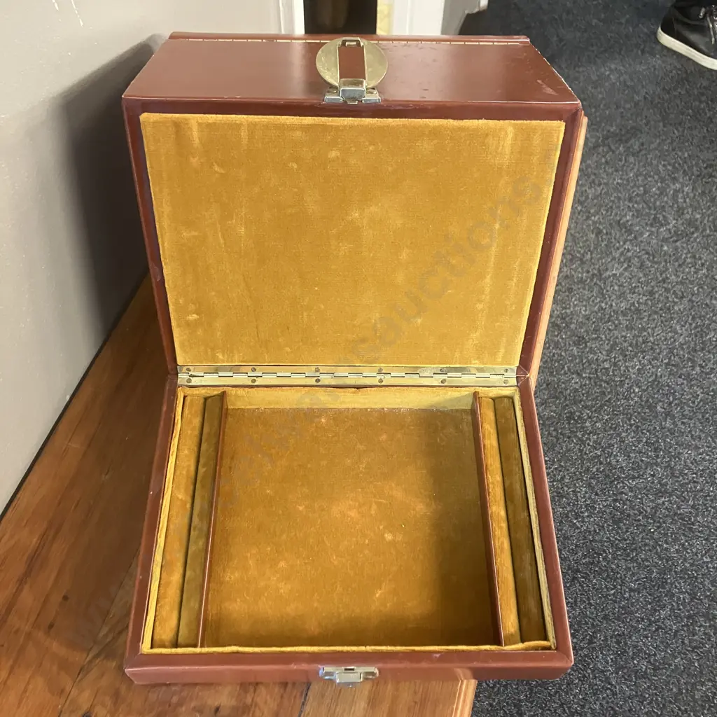 Le Tanneur Vintage French Brown Leather Vanity Case Circa 1960's. With Keys. H31 W25 D19.5cm Image 1++