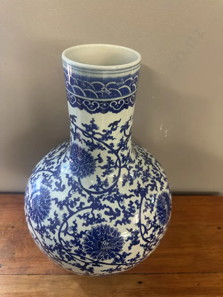 Large Chinese Blue & White Porcelain Vase H46cm. Image 1++