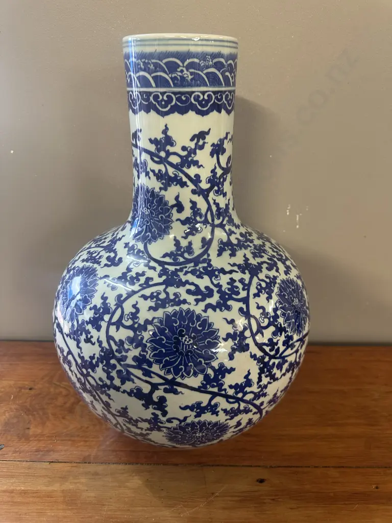 Large Chinese Blue & White Porcelain Vase H46cm. Image 1++