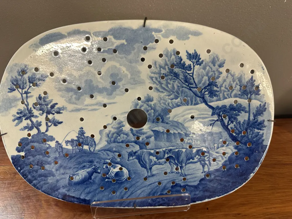 Antique Blue & White Meat Drainer Country Themed H14,W34cm. Image 1++