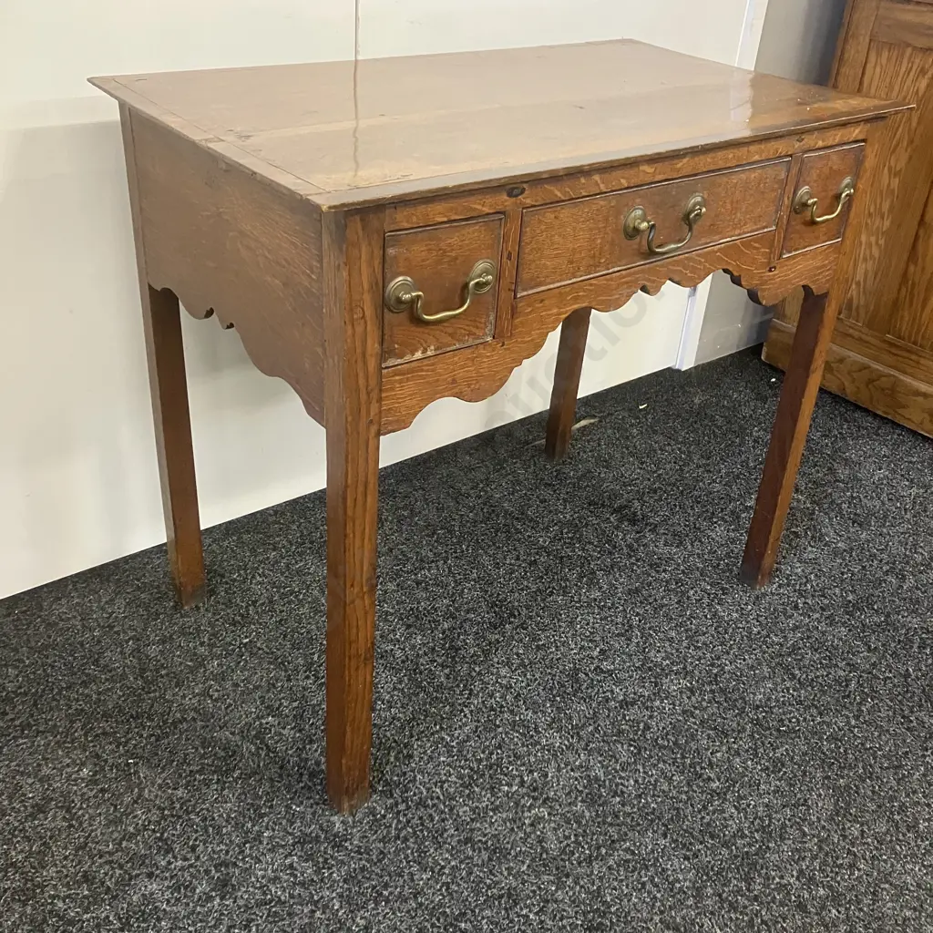 Antique Georgian Oak Lowboy. H70 W82 D46.5cm (As Found) Image 1++