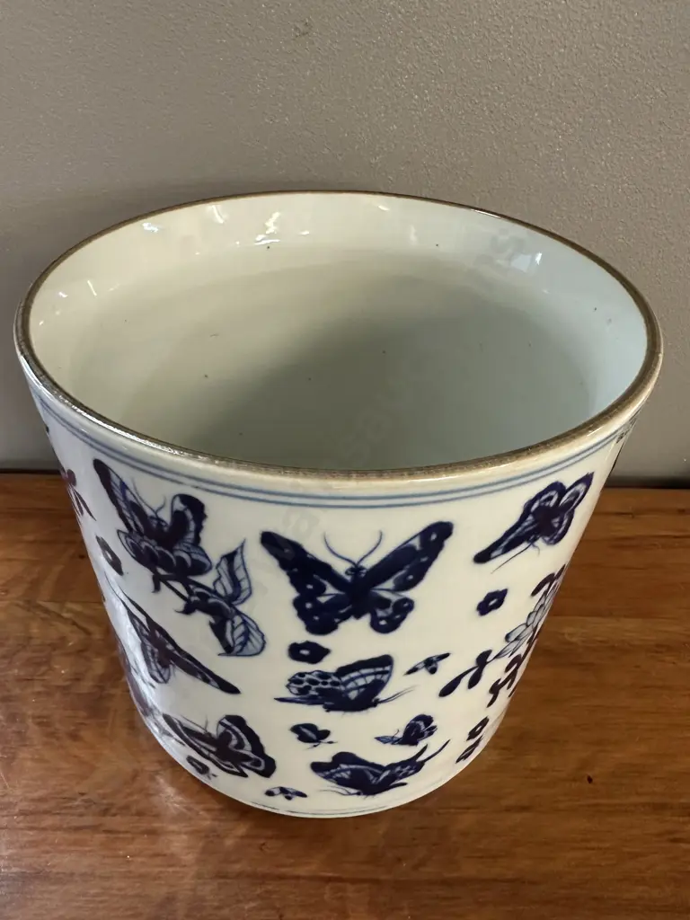 Blue & White Jardiniere In The Style Of Chinese 19c Blue de Hue Bitong Butterflies & Flowers H18,Dia19cm. Image 1++
