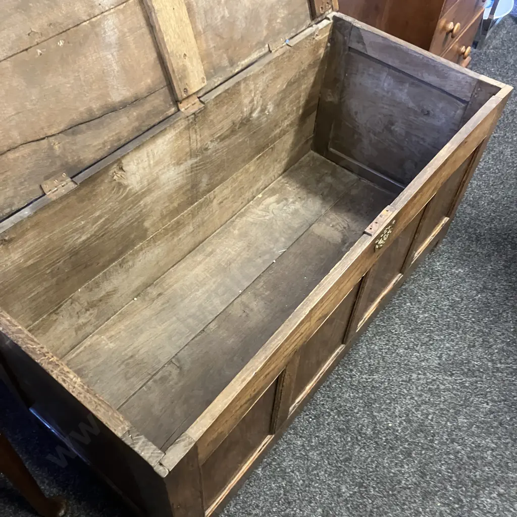 Antique Oak Four Panel Coffer. H66 W139.5 D60.5cm Image 1++