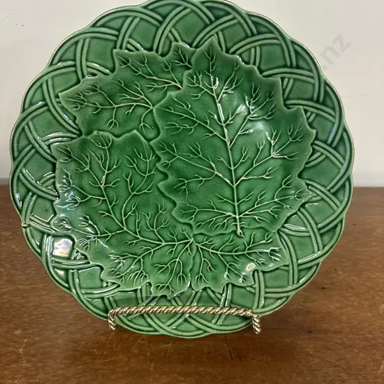 Green Majolica Vine Leaf Plate Dia21cm.