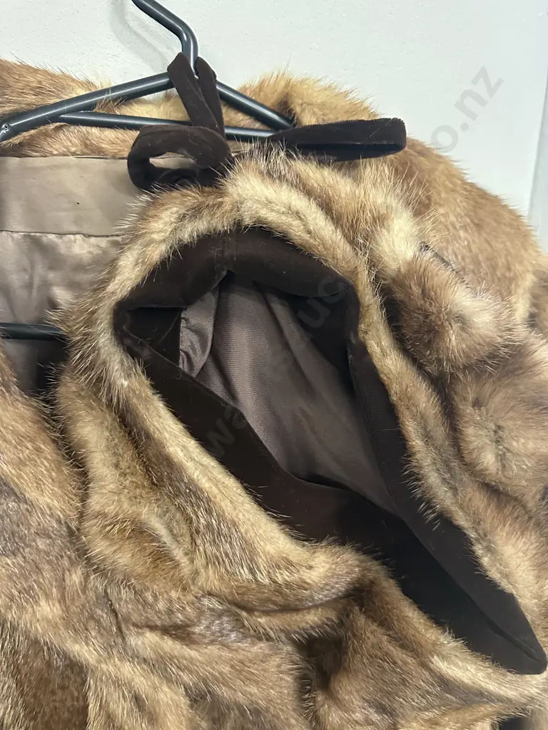 Beautiful Ladies Fur Jacket/Cape And Beret Vintage Condition Image 1++