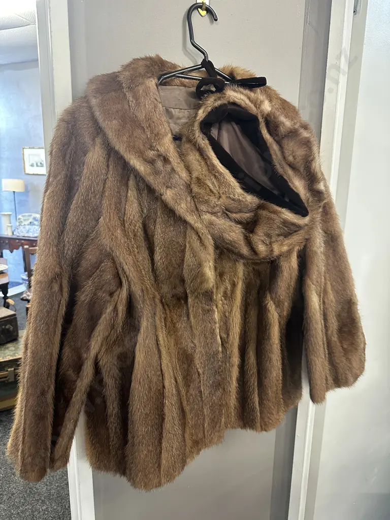 Beautiful Ladies Fur Jacket/Cape And Beret Vintage Condition Image 1++