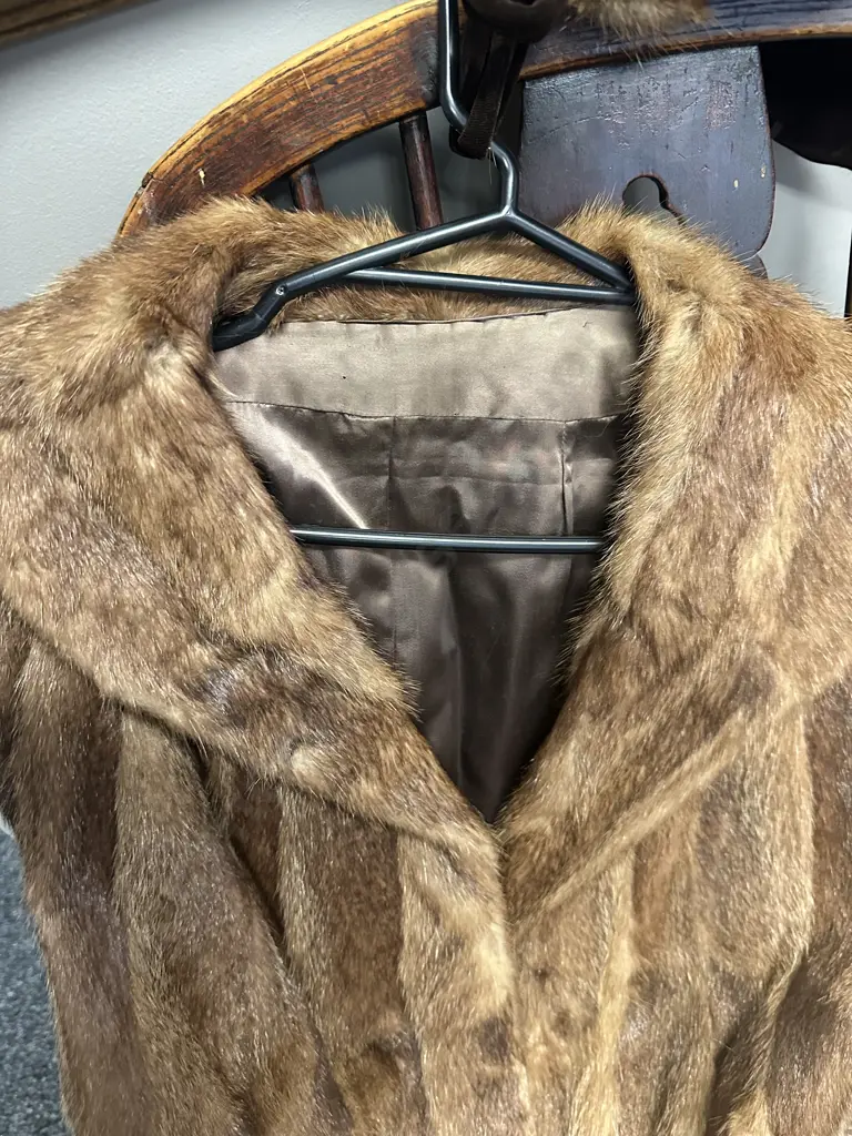 Beautiful Ladies Fur Jacket/Cape And Beret Vintage Condition Image 1++