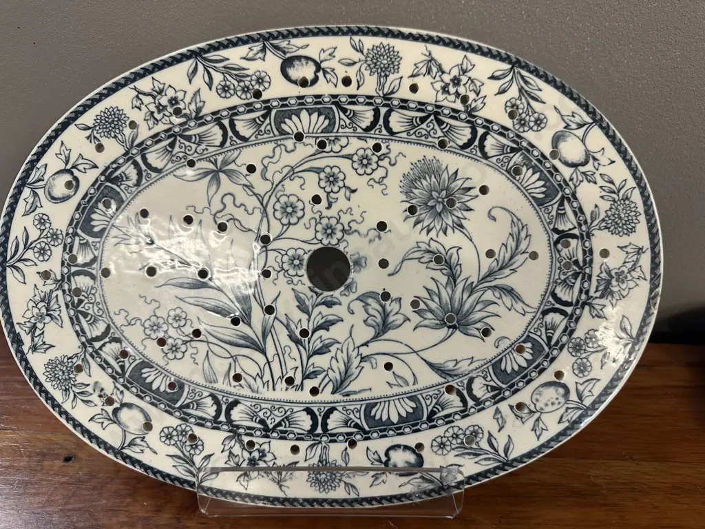 Antique Oval Blue & White Ceramic Meat Drainer H23,W32cm. Image 1++