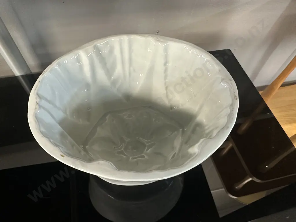 Antique Jelly Mould. H14 W20 D18cm Image 1++