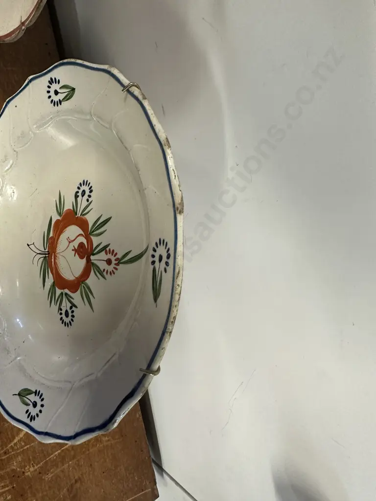 French Wall Hanging Hand Painted Plates With Floral Motifs Dia23cm. Image 1++