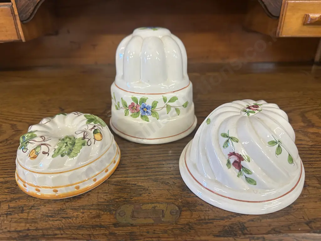 Selection Of Vintage Italian Ceramic Moulds Image 1++