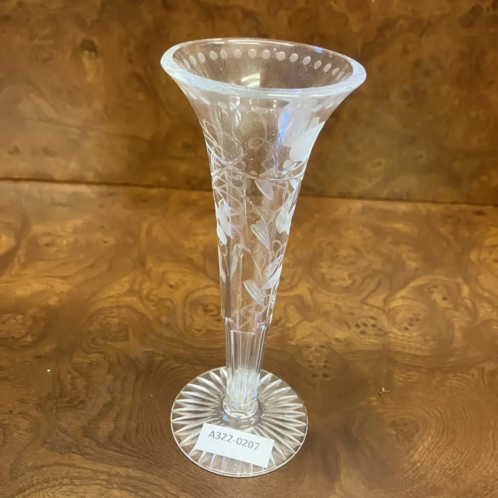 William Yeoward Crystal 8" 'Prissy' Bud Vase With Etched Sweet Pea Flowers Image 1++