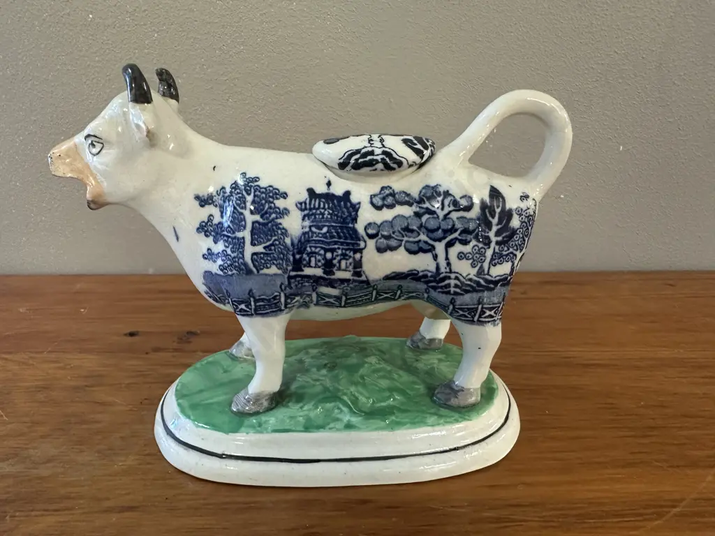 Staffordshire Cow Creamer Blue & White Willow Pattern 12x16cm. Image 1++