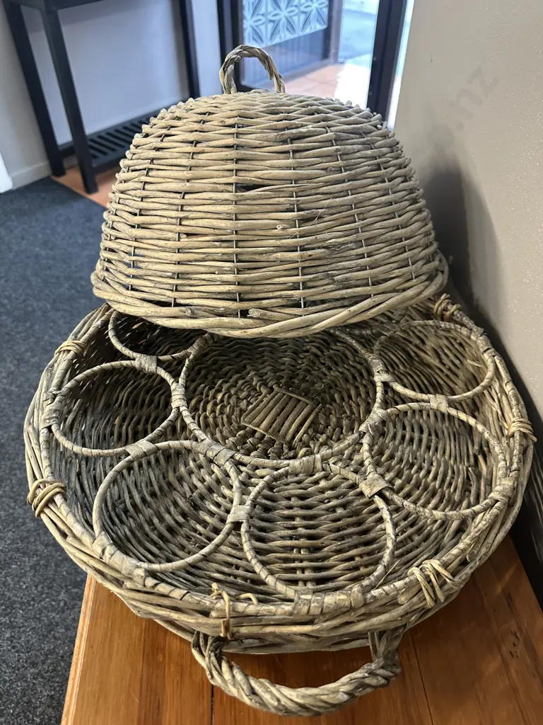 Round Wicker Picnic Clouch H30cm. Image 1++