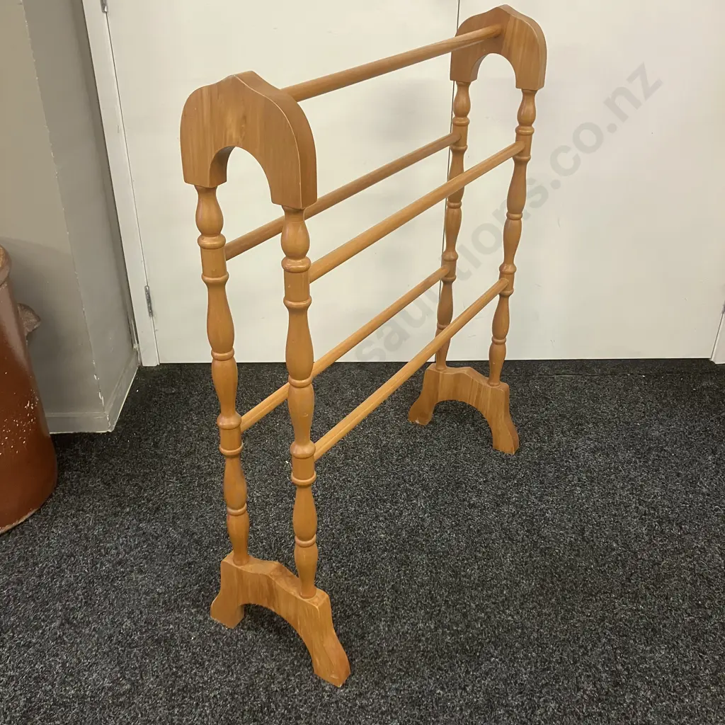 Rimu Freestanding Towel Rail. H101.5 W83 D29.5cm Image 1++