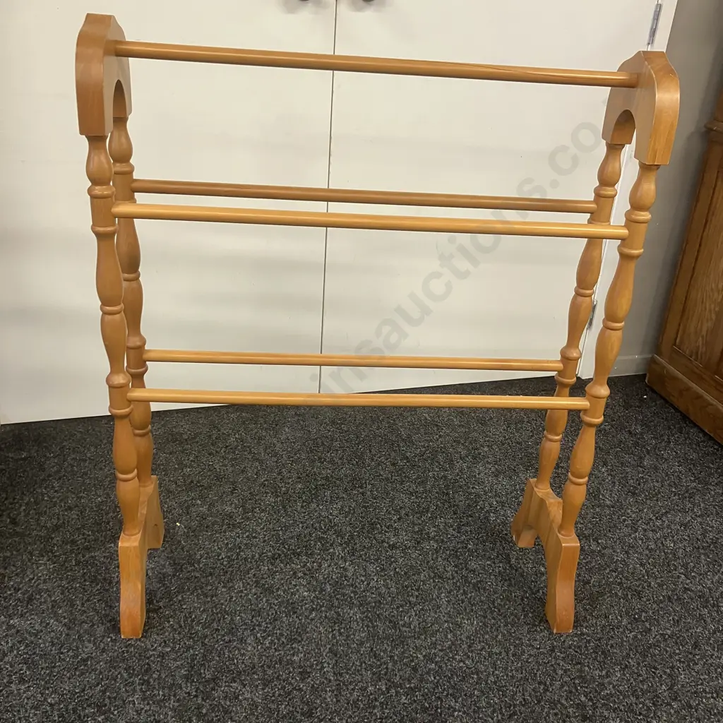 Rimu Freestanding Towel Rail. H101.5 W83 D29.5cm Image 1++