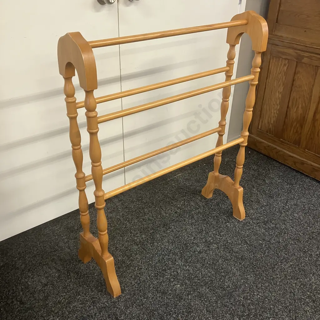 Rimu Freestanding Towel Rail. H101.5 W83 D29.5cm Image 1++