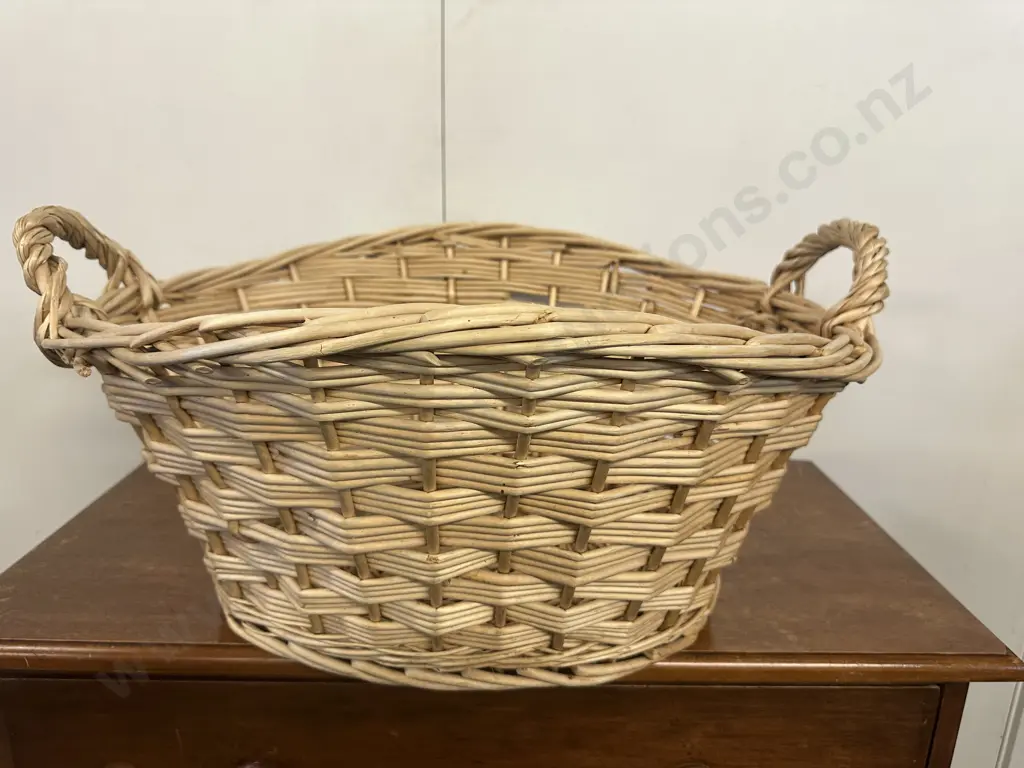 Oval Wicker Laundry Basket. 31 x 63cm Image 1++