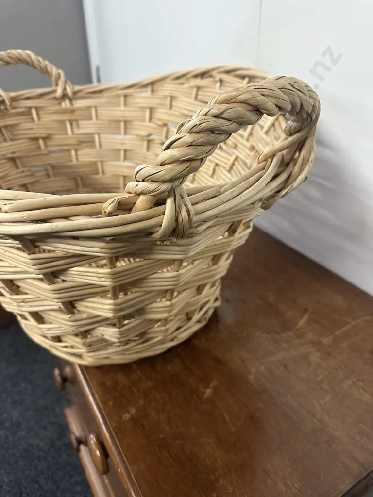 Oval Wicker Laundry Basket. 31 x 63cm Image 1++