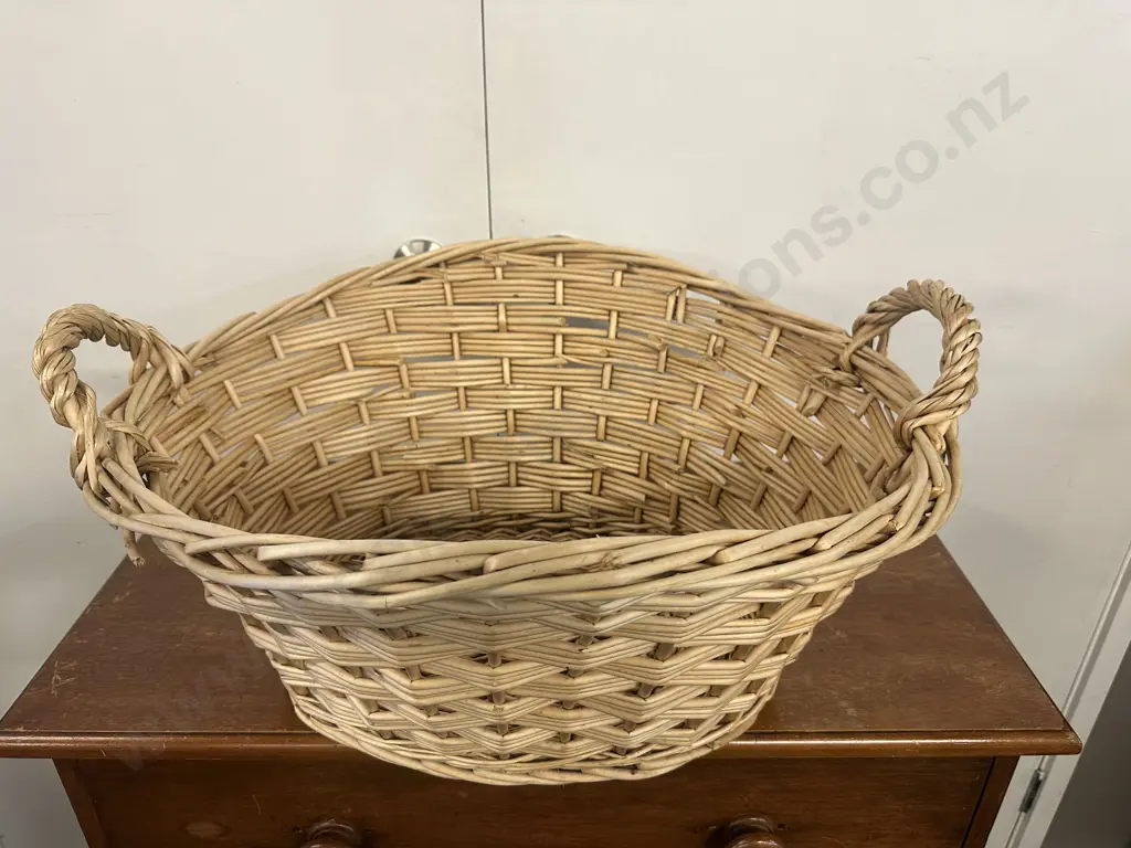 Oval Wicker Laundry Basket. 31 x 63cm Image 1++