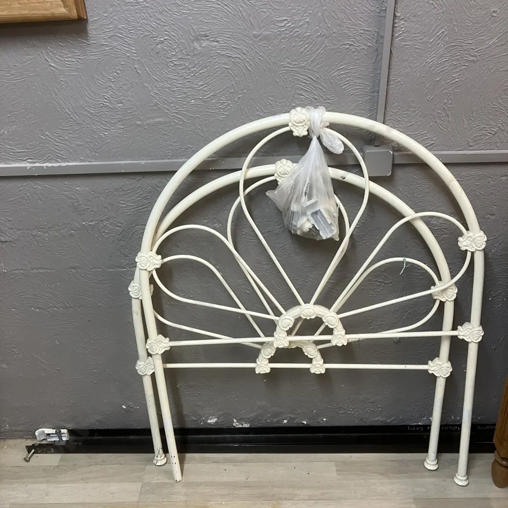 Wrought Iron Single Bed Ends Painted White With Rails Image 1++