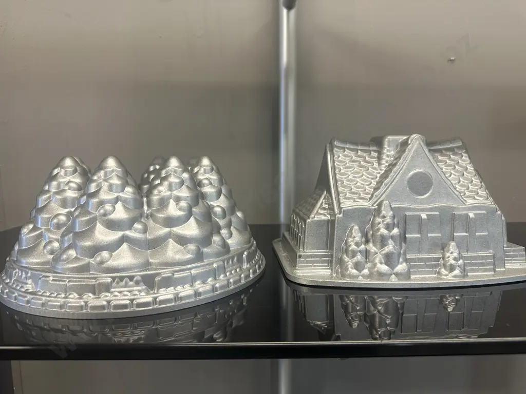 Nordic Ware Holiday Tree Bundt Pan 10 Cup & Ginger Bread House Bundt Pan 9 Cup Image 1++