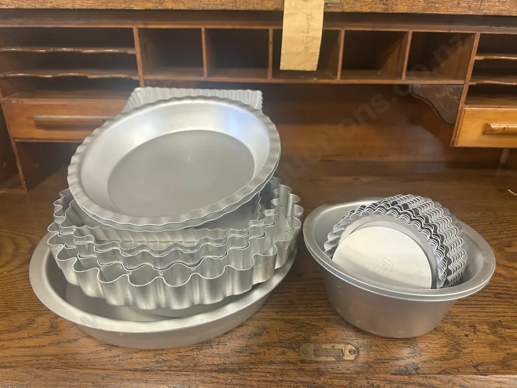 Silver Wood Birmingham Fluted Edge Pie Dishes, Tart Dishes Etc Image 1++