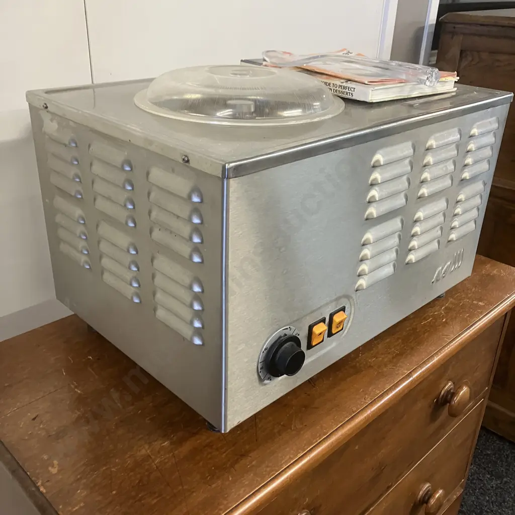 Musso Stella Ice Cream Machine - Italy (Model L2), With Instructions & Recipe Books Image 1++