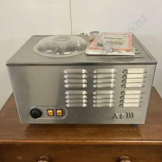 Musso Stella Ice Cream Machine - Italy (Model L2), With Instructions & Recipe Books