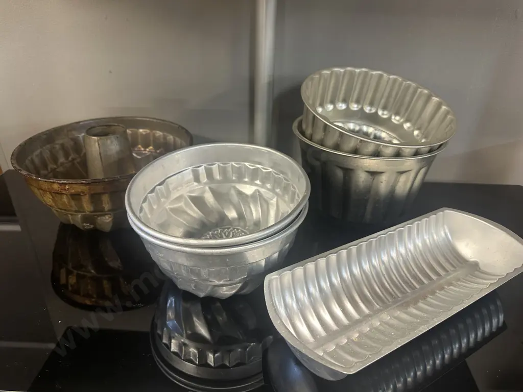Selection Of Vintage Jelly/Cake Moulds Etc Image 1++