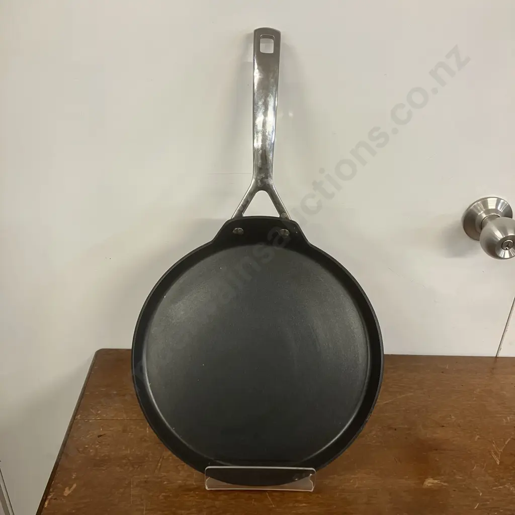 Le Creuset Toughened Non-Stick Crêpe Pan - 28cm Image 1++