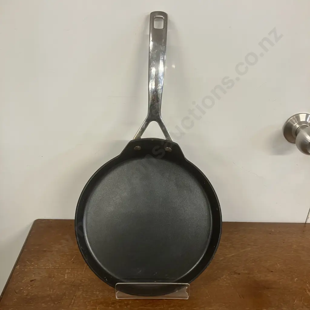 Le Creuset Toughened Non-Stick Crêpe Pan - 24cm Image 1++