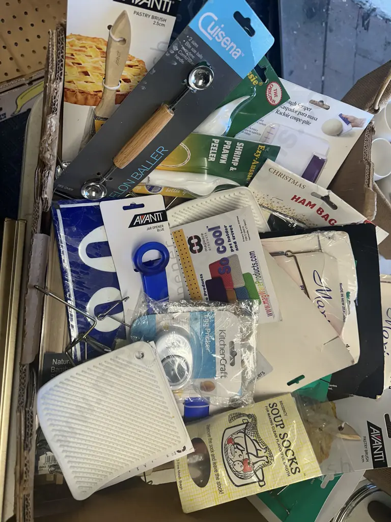 Assorted Kitchen Sundries, Cuisine Melon Baller, Pastry Brush, Ham Bag Etc Image 1++