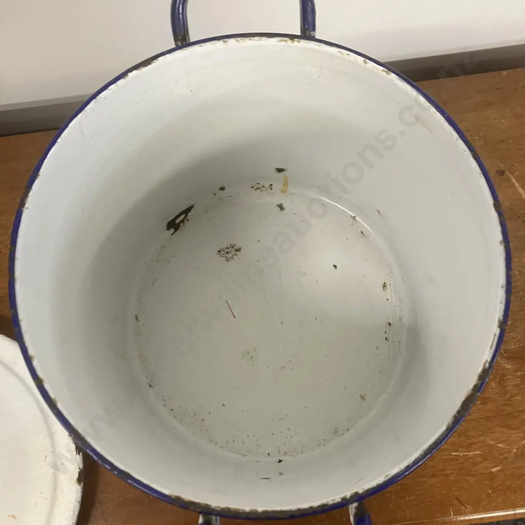 Vintage Enamelware Flour Bin With Original Lid. 28 x 27.5cm Image 1++