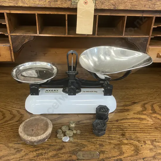 Vintage White Enamel Avery England Sweet Shop Weighing Scales (1Kg) With Assorted Weights