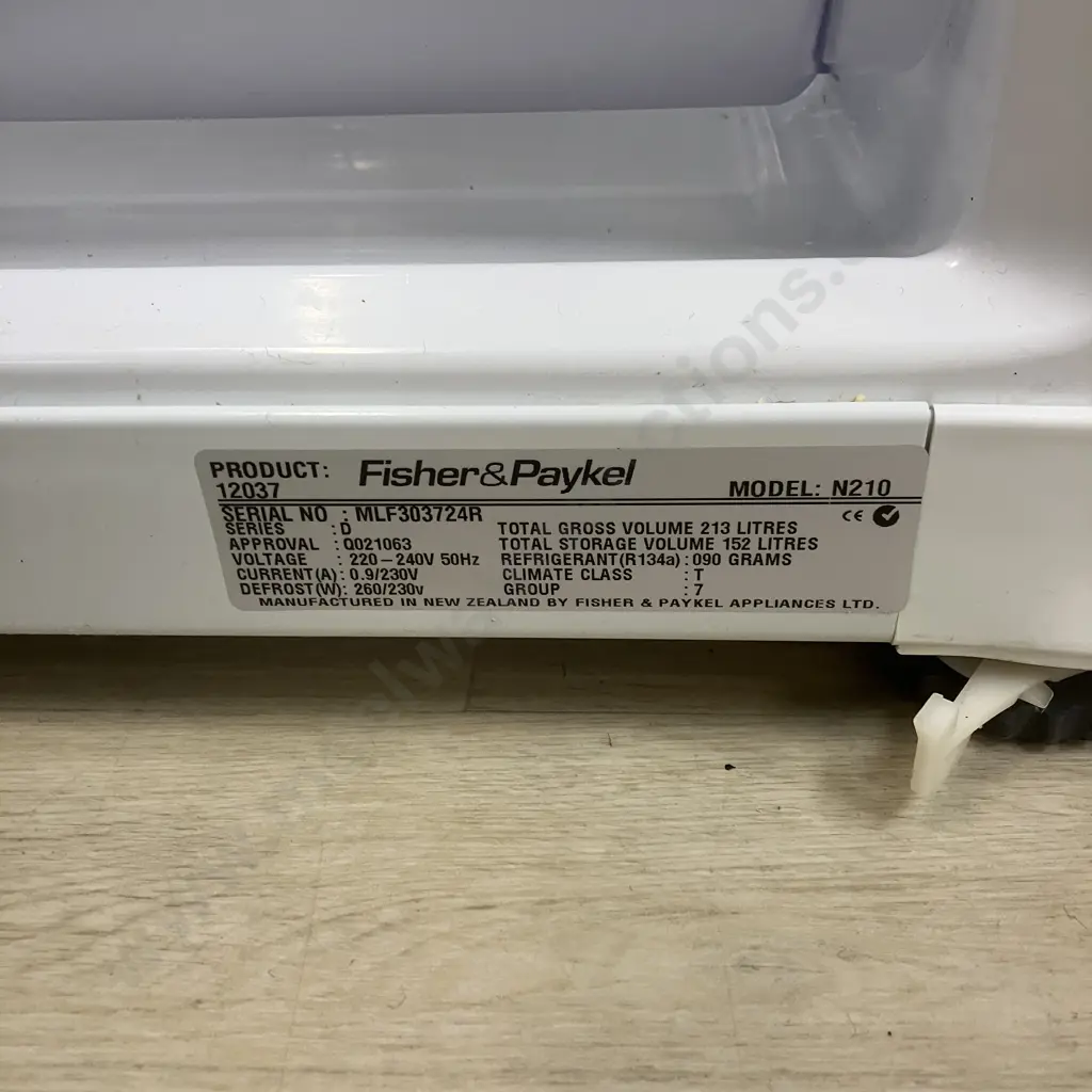 Fisher & Paykel N210 213L Vertical Freezer, #MLF303724R Image 1++