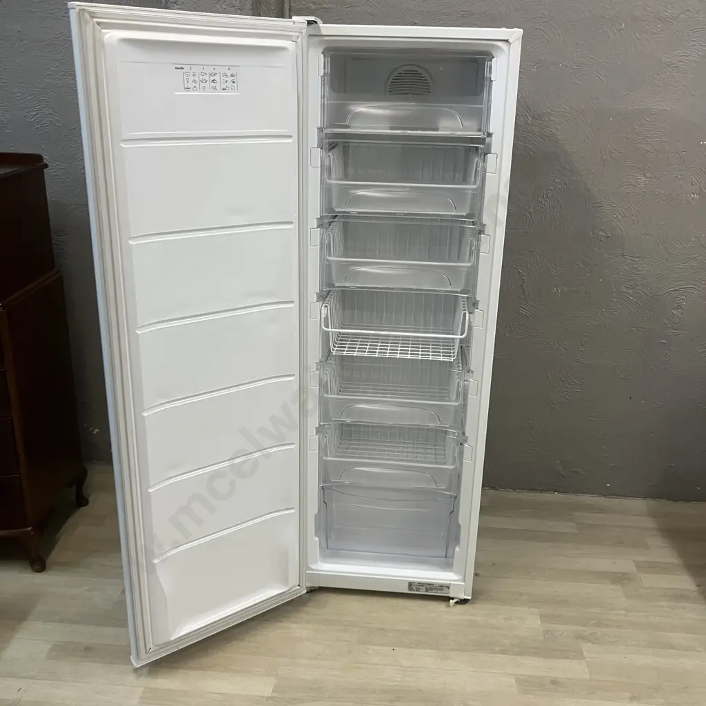 Fisher & Paykel N210 213L Vertical Freezer, #MLF303724R Image 1++