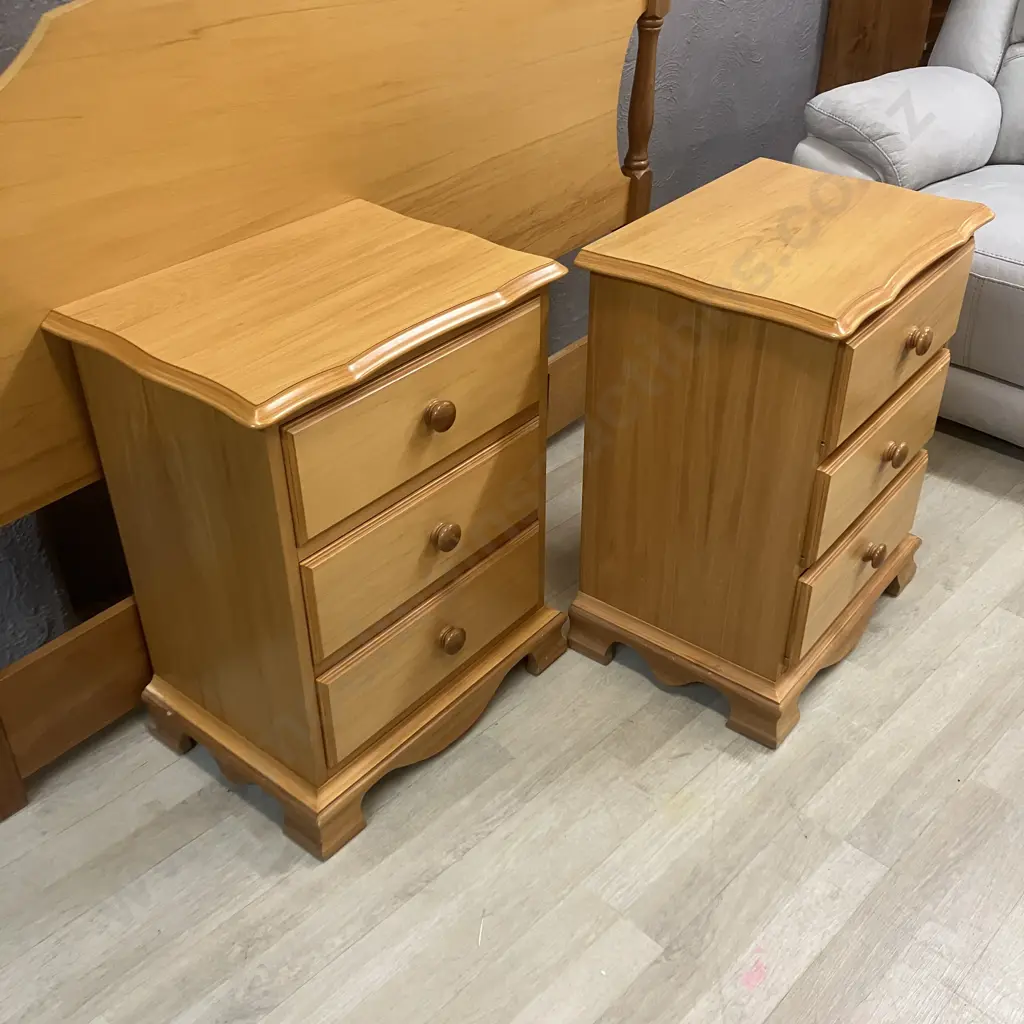 Pair of DA Lewis (ChCh) Rimu 3 Drawer Bedside Cabinets With a Queen Size Rimu Headboard Image 1++
