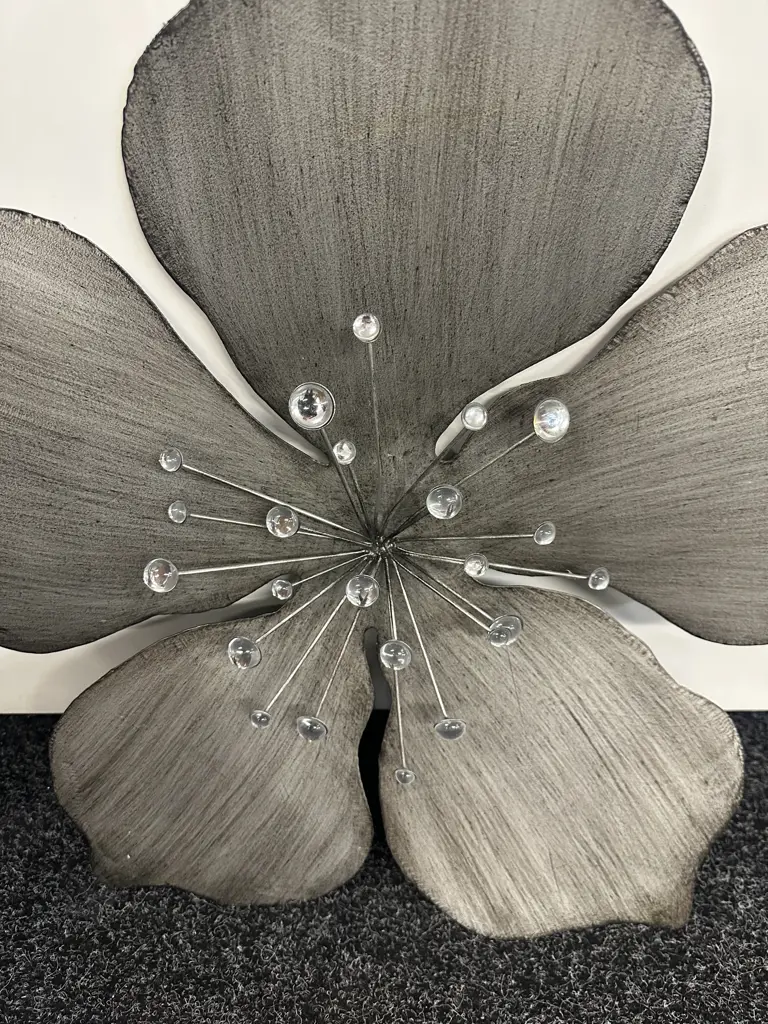 Floral Wall Art. Dia 60cm Image 1++