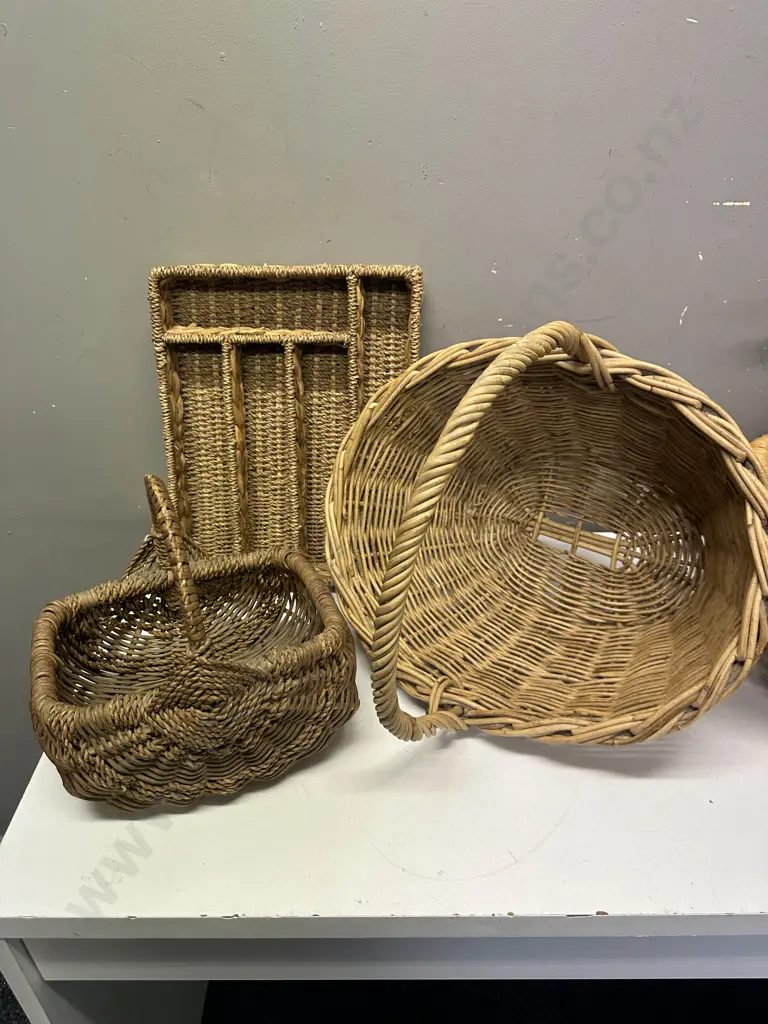 Vintage Cutlery Tray & Handled Baskets Image 1++