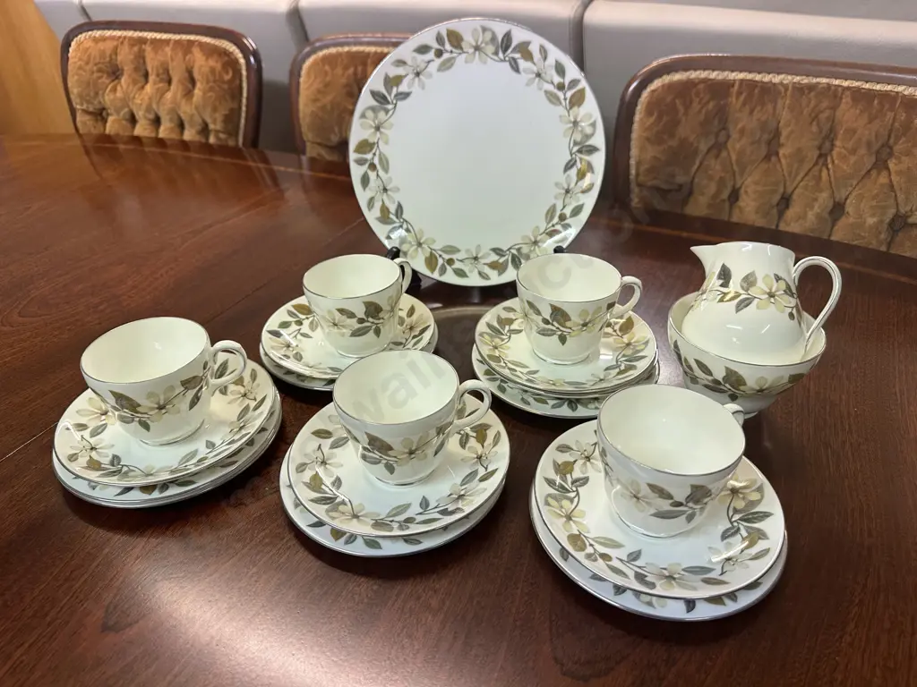 Wedgwood Beaconsfield Pattern Teaware Image 1++