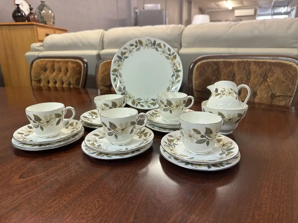 Wedgwood Beaconsfield Pattern Teaware Image 1++