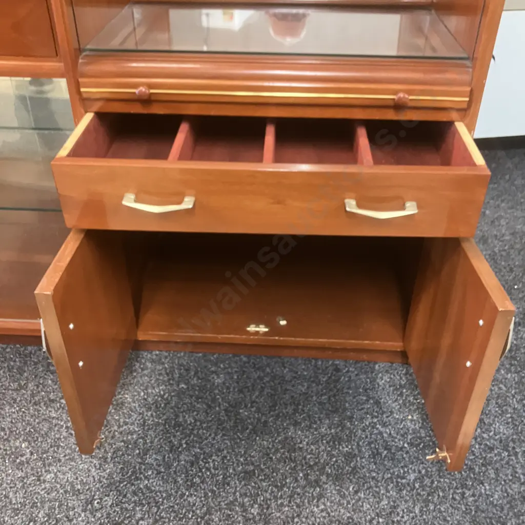 Art Deco Cocktail Cabinet, Clear Glass Roller Door & Sliding Doors, Mirror Backed, Pull Out Wood Tray. H100 W154 D40cm Image 1++