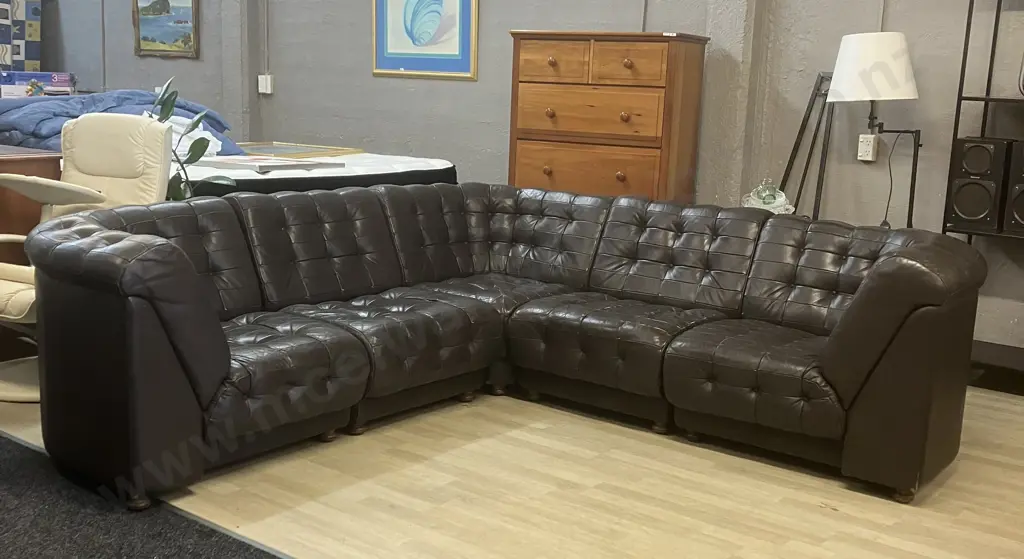 Vintage Button Back Chocolate Brown Leather Corner Couch With Turned Wooden Feet, Modular, 5 Piece. 250 x 250cm Image 1++