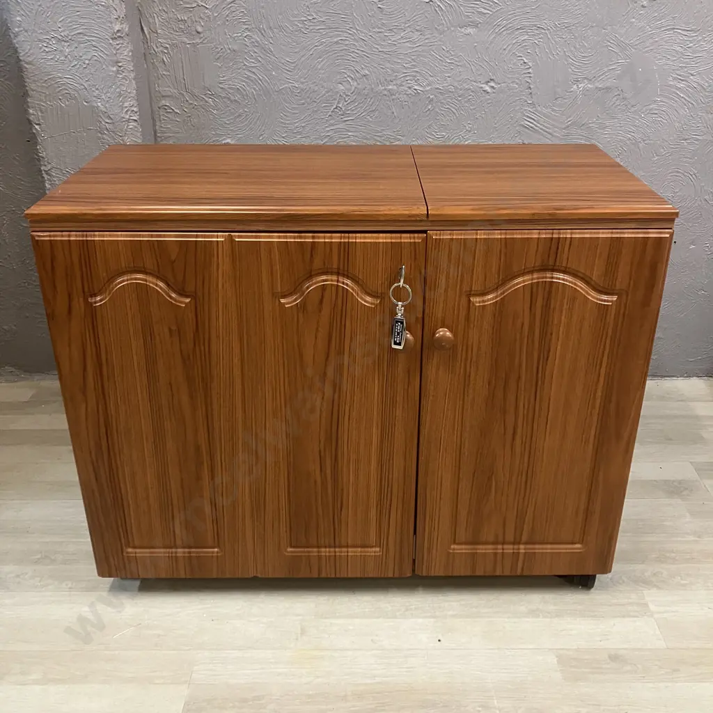 'Elegance' Sewing Cabinet / Work Table With Key. H76 W95.5 D44cm Image 1++